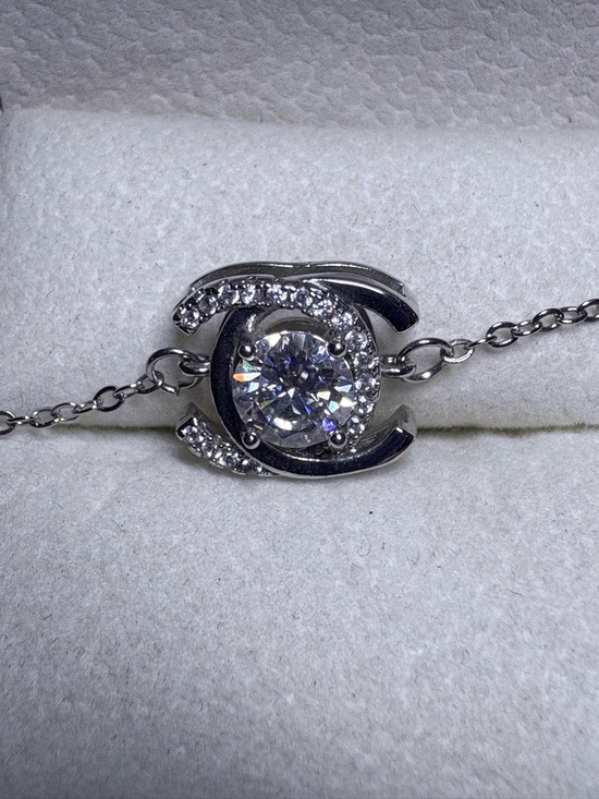 Jewelry - Certified 2 carat moissanite circle bracelet with silver chain